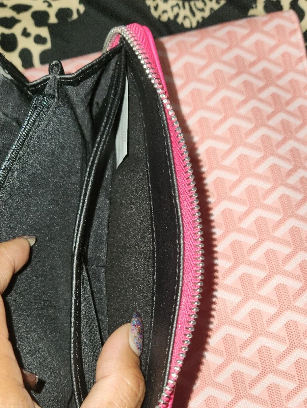 NWOT BETSEY JOHNSON Saffiano Leather Bow Wristlet - Hot Pink